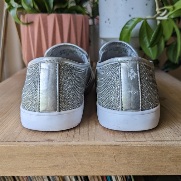 G by Guess Malden Silver Slip-ons - Size 10 - Picture 5 of 10